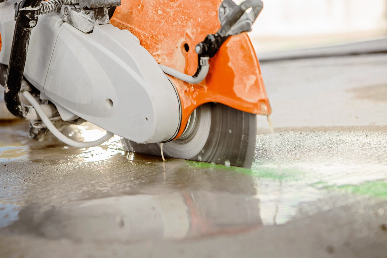 STIHL Trennschleifer TS 440 mit Diamenttrennscheiben in Betrieb