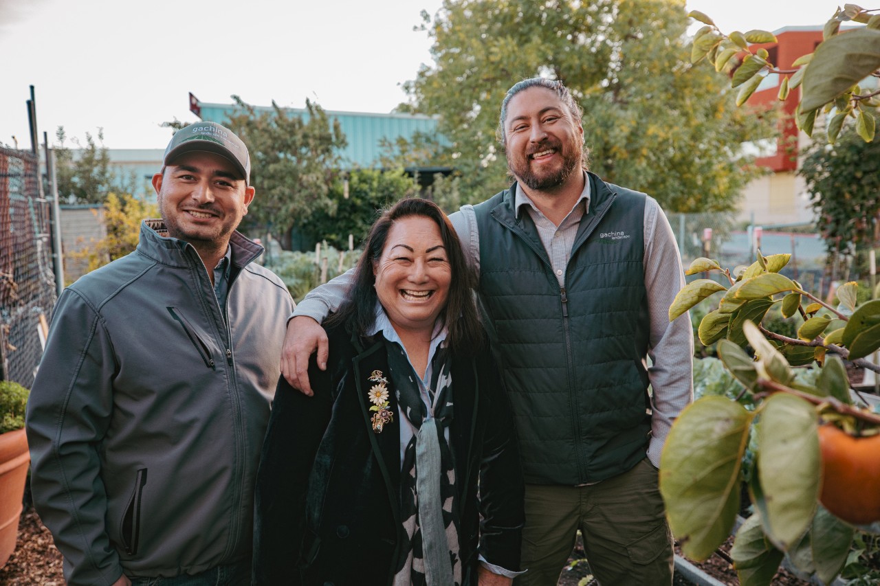 Jaclyn Ishimaru-Gachina, diretora executiva da Gachina Landscape Management, com os seus filhos Michael Gachina