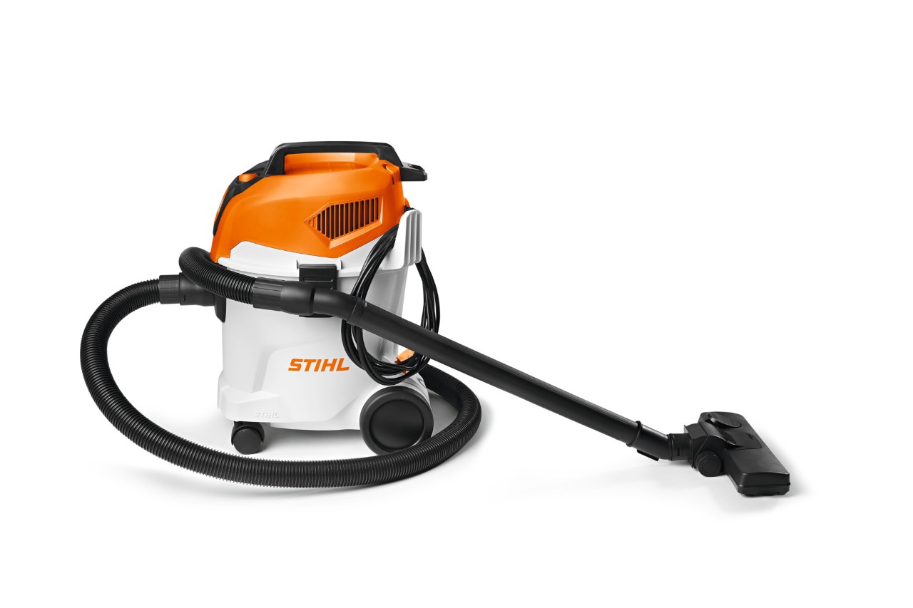 Aspirador SE 33 STIHL em fundo branco