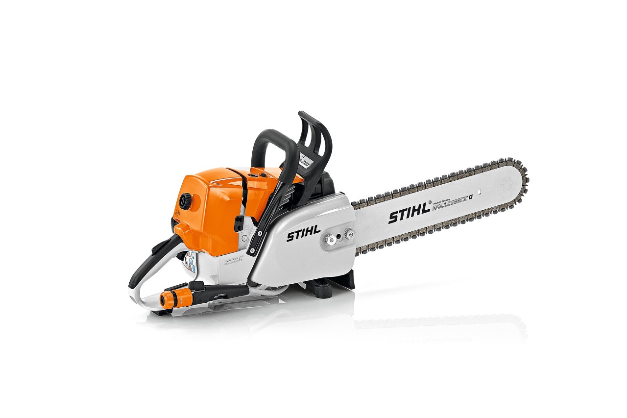 Cortador de corrente GS 461 STIHL em fundo branco