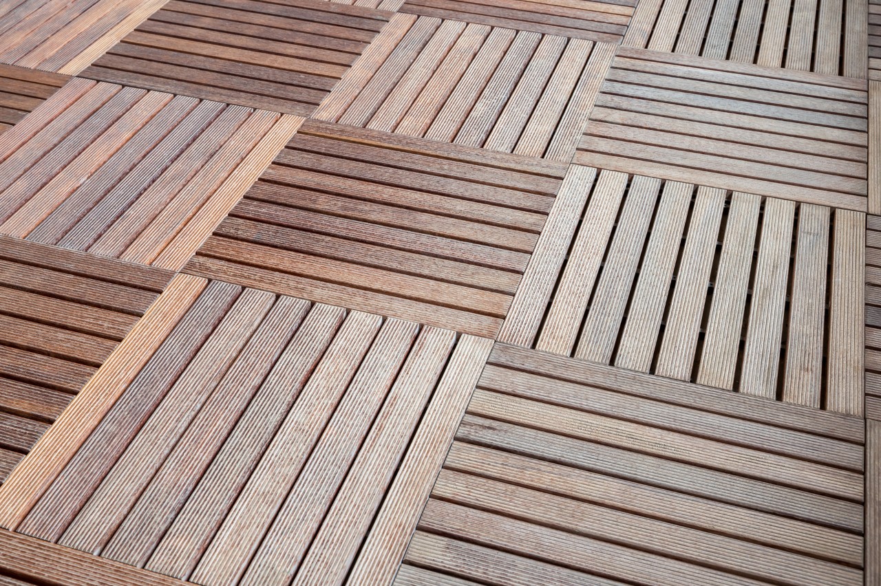 Design de terraços: tacos de madeira resistentes às intempéries para um terraço