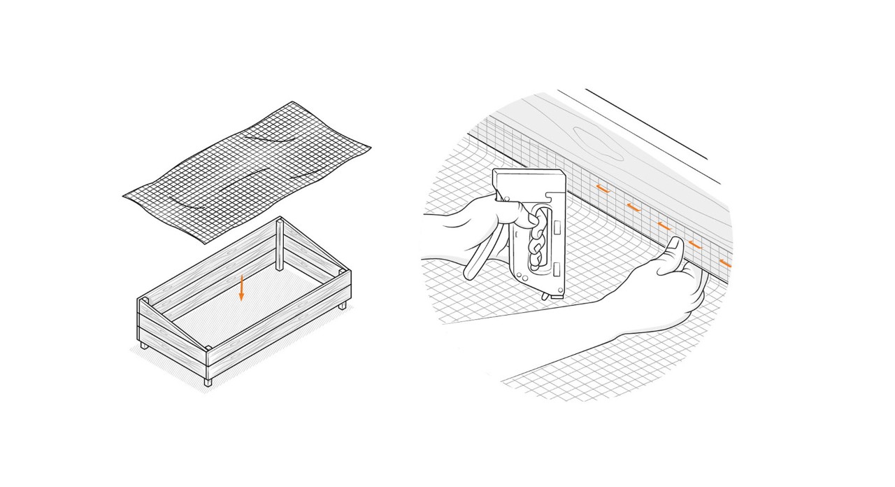 Uma pessoa agrafa às tábuas da estrutura uma rede de arame para construir uma estufa de bricolage 