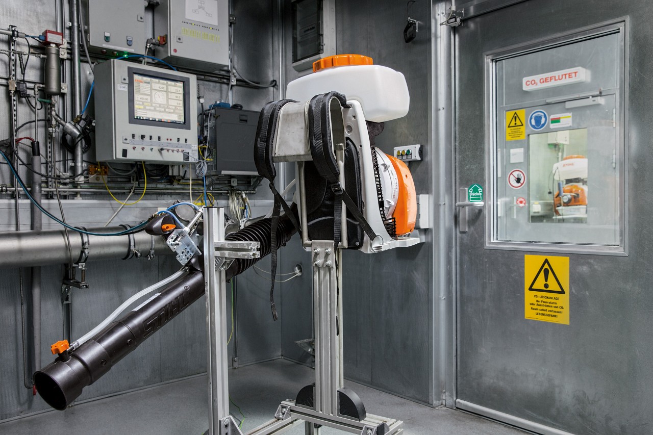 Verificação do valor de CO2 de um dispositivo STIHL no desenvolvimento 