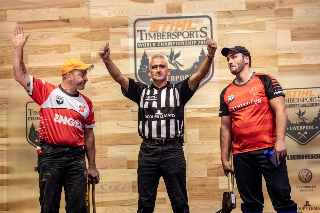 Árbitro Andy Hall no Campeonato Mundial STIHL TIMBERSPORTS® de 2018
