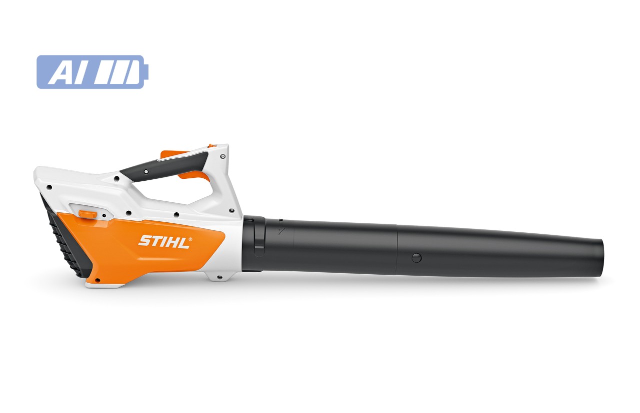 Imagem de produto de um soprador a bateria STIHL BGA 45, ícone de bateria em cima à esquerda para a linha STIHL AI