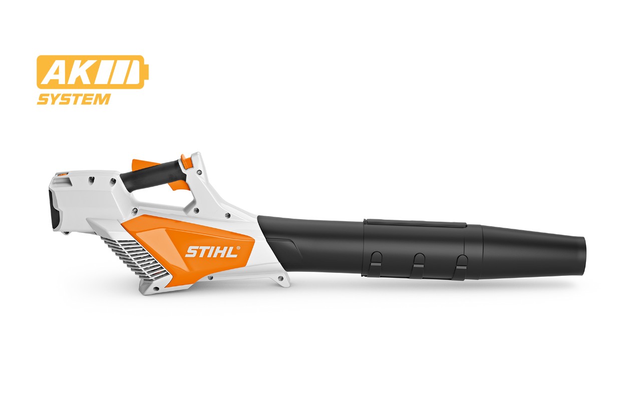Imagem de produto de um soprador a bateria STIHL BGA 57, ícone de bateria em cima à esquerda para o sistema STIHL AK